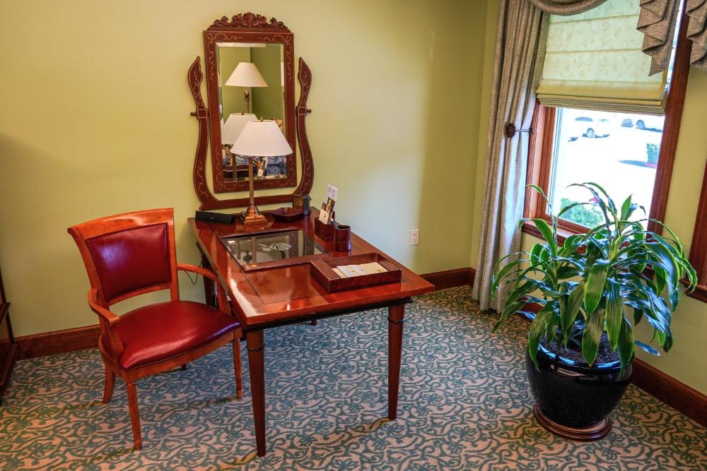 Executive King Room interior